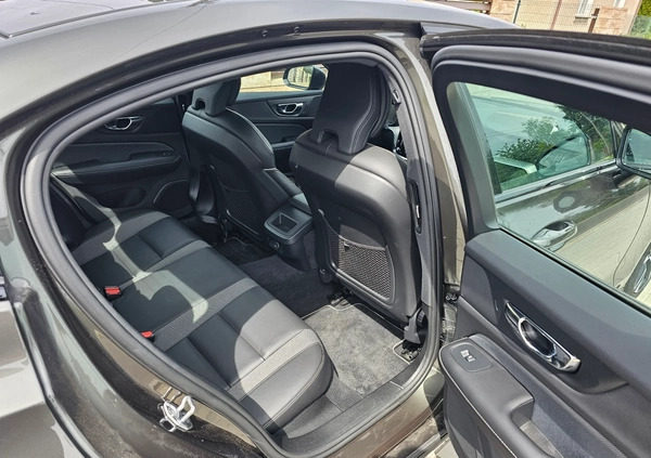 Volvo S60 cena 79900 przebieg: 50000, rok produkcji 2020 z Uniejów małe 172